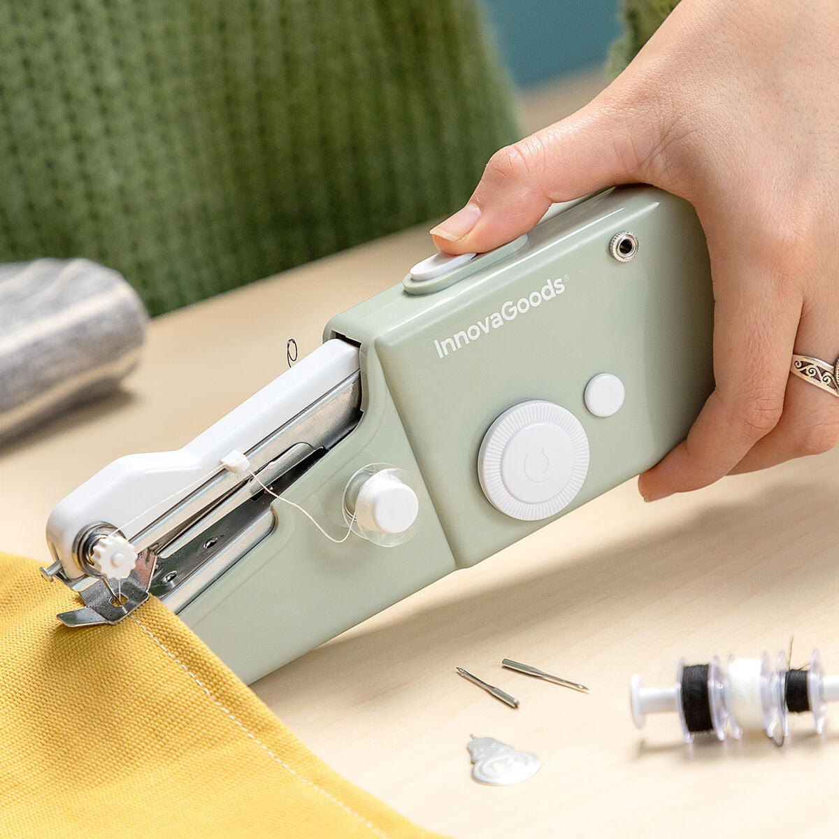👉 Mini Máquina de Coser Portátil – Fácil y Práctica